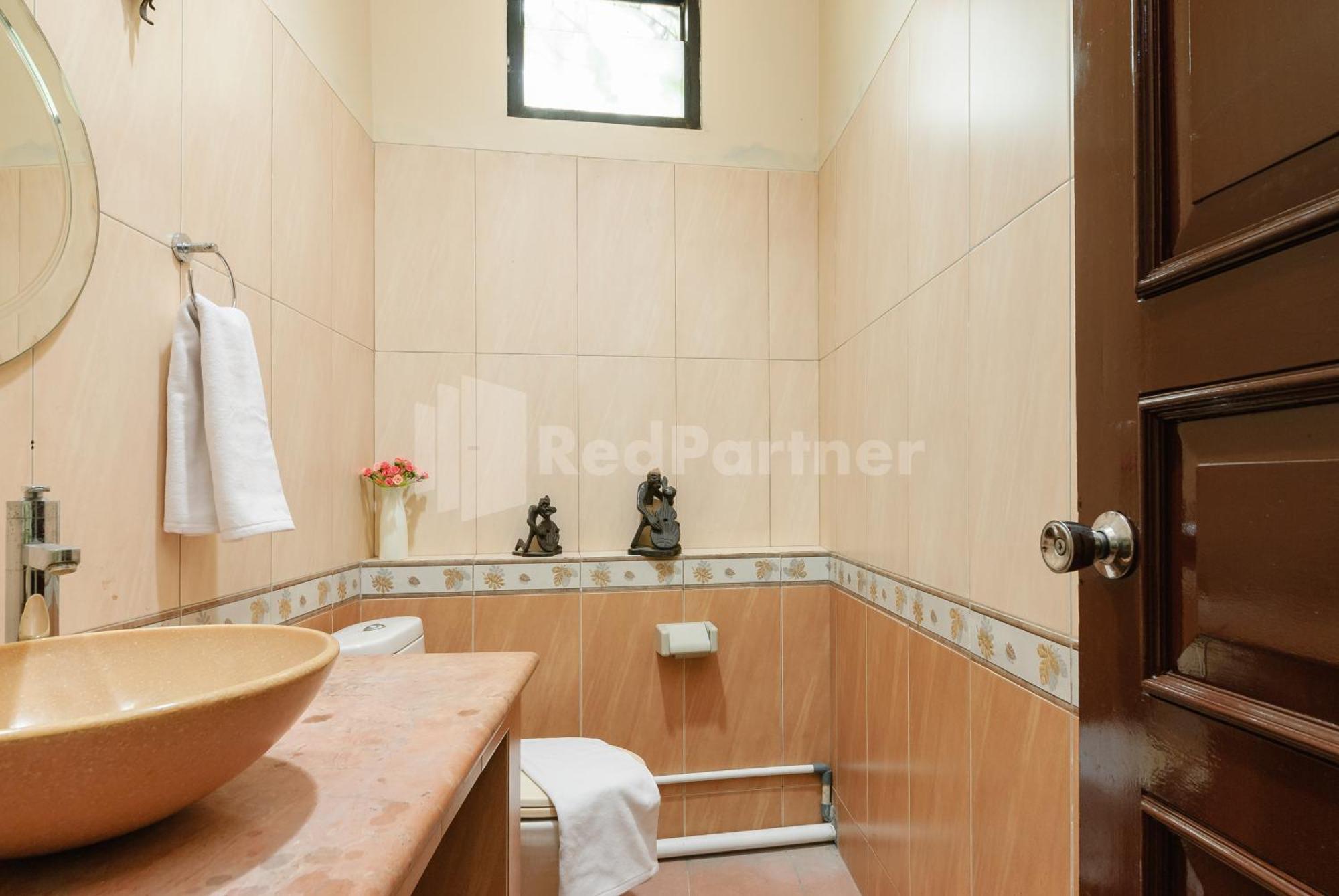 Sr Residence Near Mall Ciputra Cibubur Mitra Reddoorz Bekasi Exterior photo