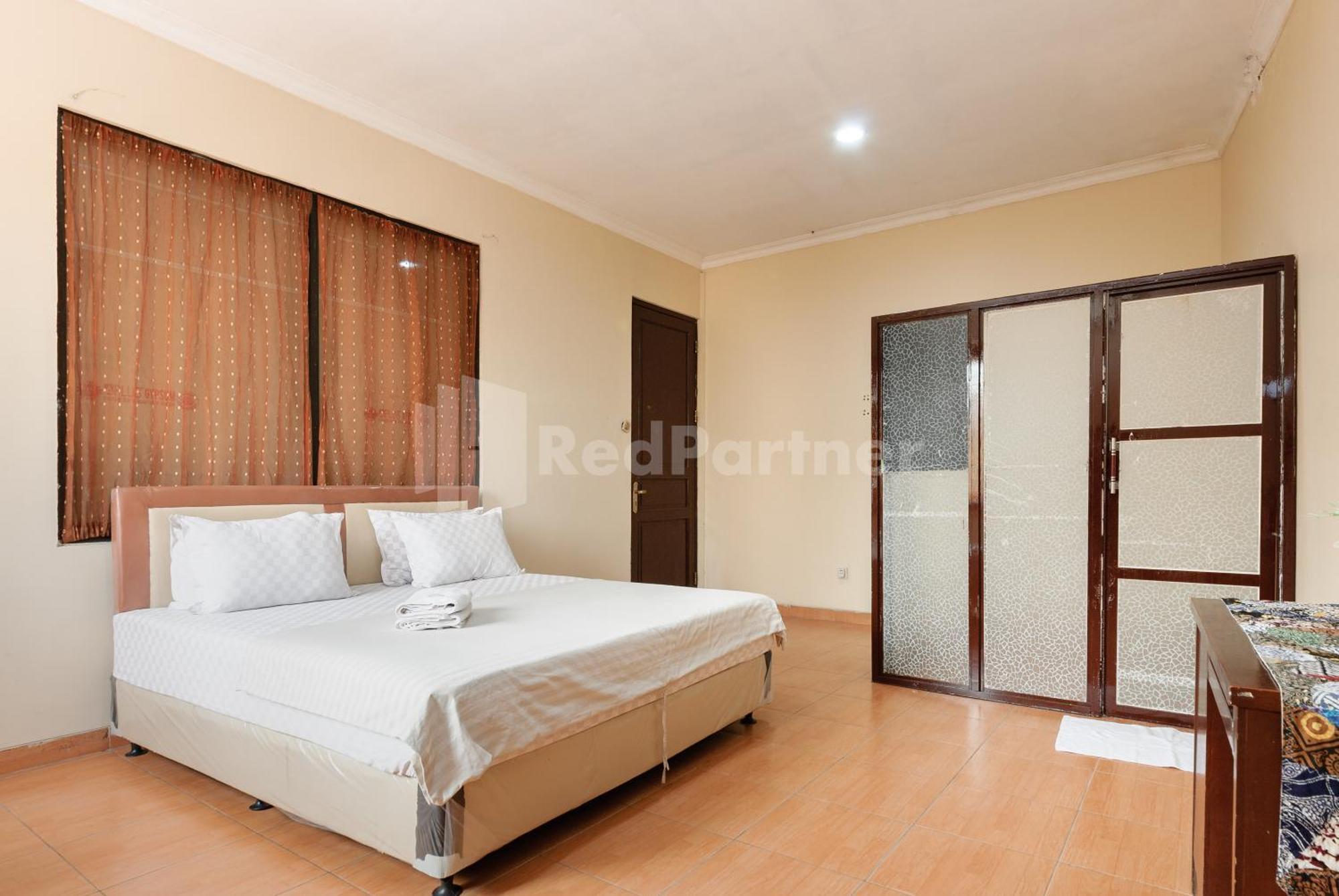 Sr Residence Near Mall Ciputra Cibubur Mitra Reddoorz Bekasi Exterior photo